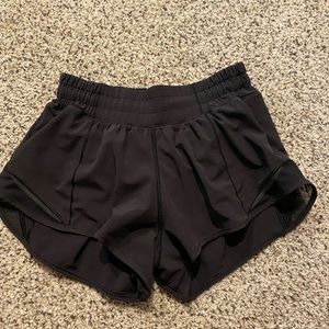 black size 2 lululemon hotty hot shorts 2.5 length